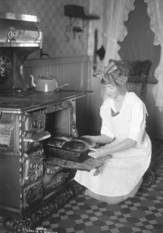 Baking Bread in 1914
