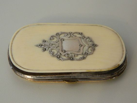 Antique silver porte-monnaie. The center emblem has a space for engraving the initials of the owner. From Pinterest. 